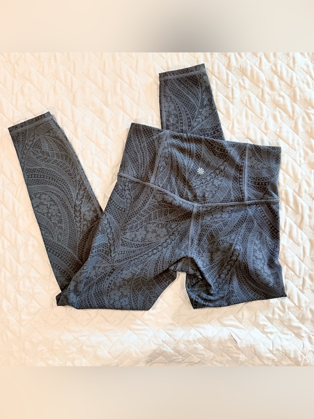 Athleta Elation textured leggings grey and black lace floral print Size Small